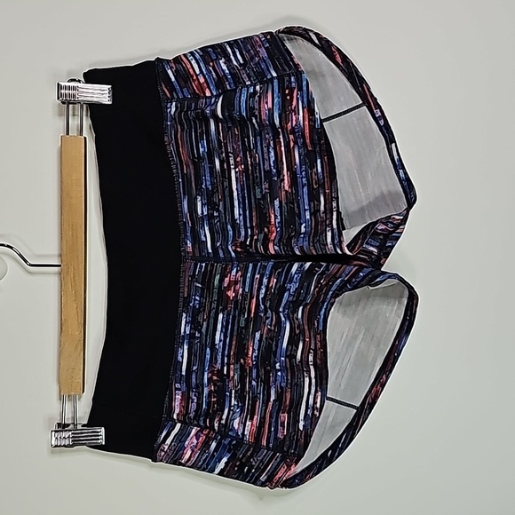 LULULEMON size 4 hinshu alpine white multi/black speed up athletic shorts - Picture 2 of 7